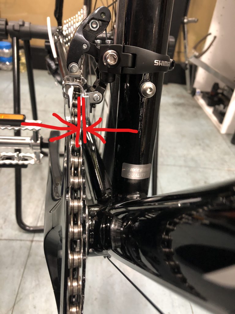 自転車 フレームにボルトがついていてチェーンの張りを調整